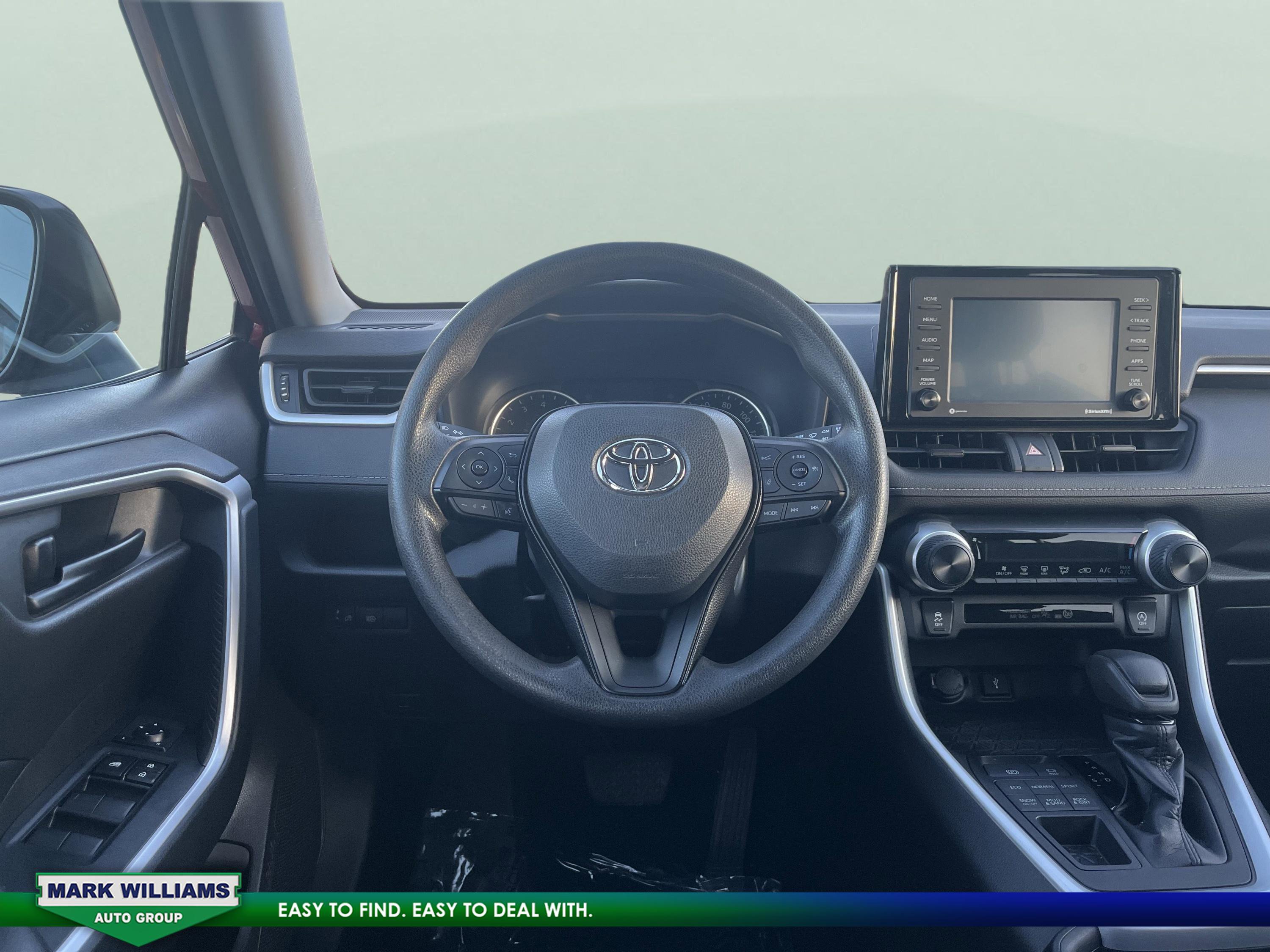 Used 2020 Toyota RAV4 LE image 27