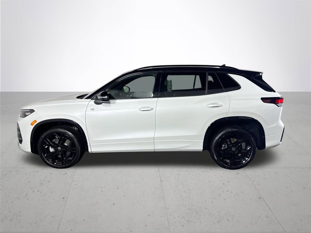 New 2025 Volkswagen Tiguan SE R-Line image 9