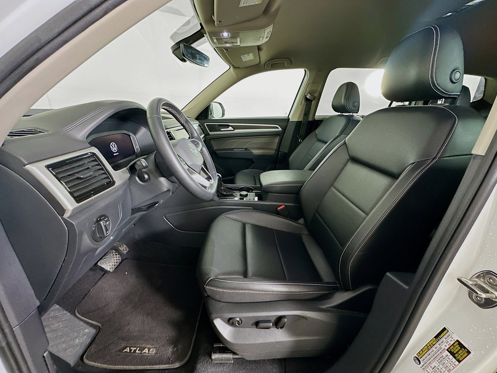 Used 2023 Volkswagen Atlas SE image 13