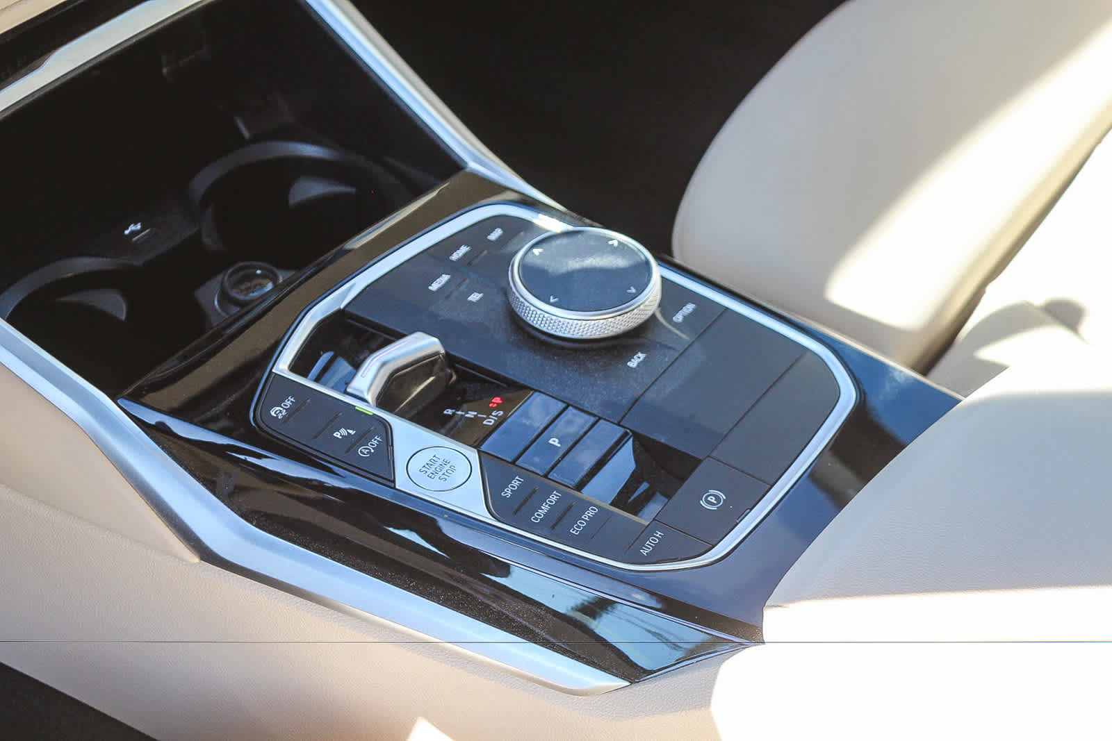 Used 2024 BMW 330i Sedan w/ Convenience Package RWD image 18