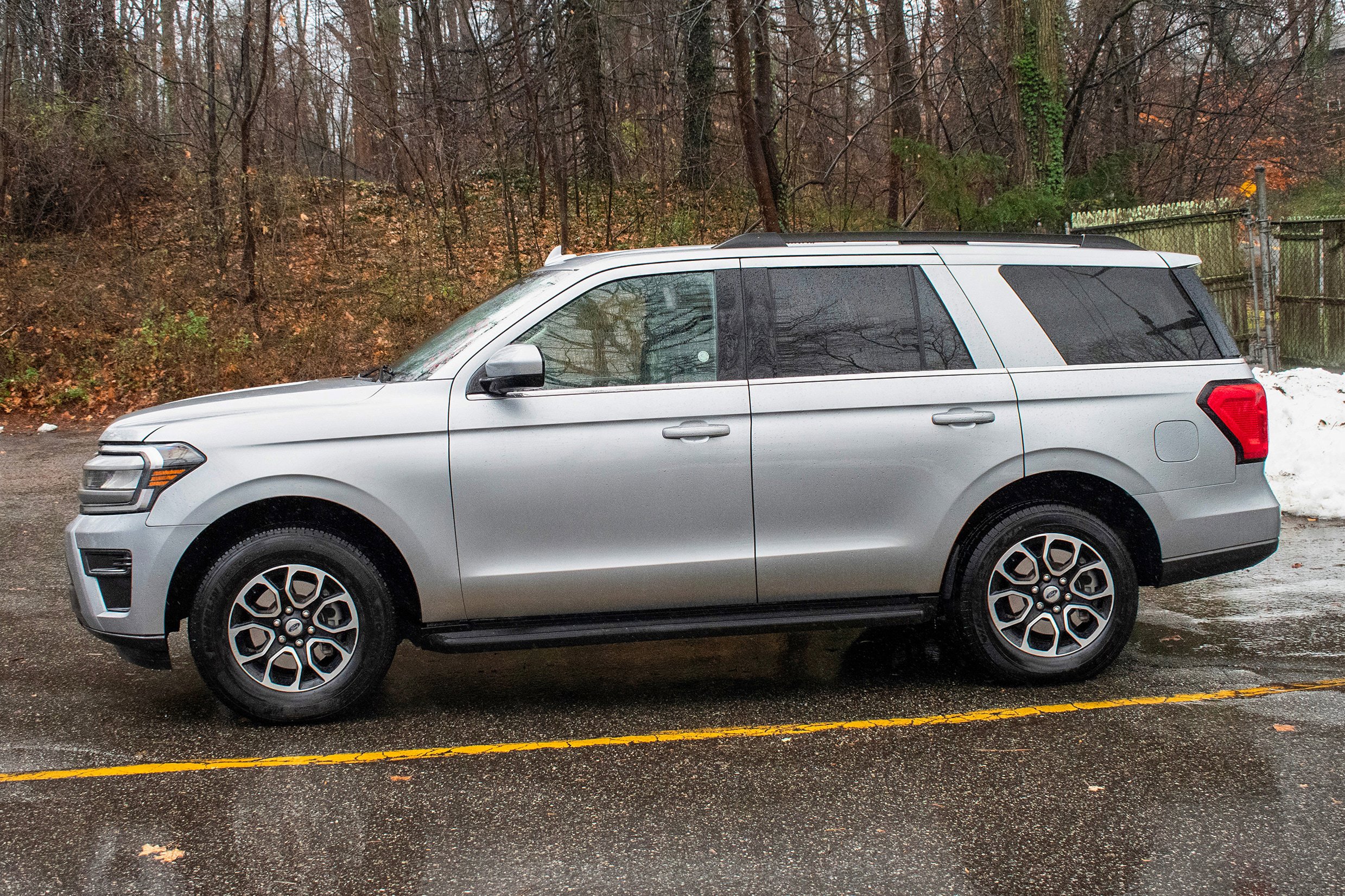 Used 2024 Ford Expedition XLT image 3