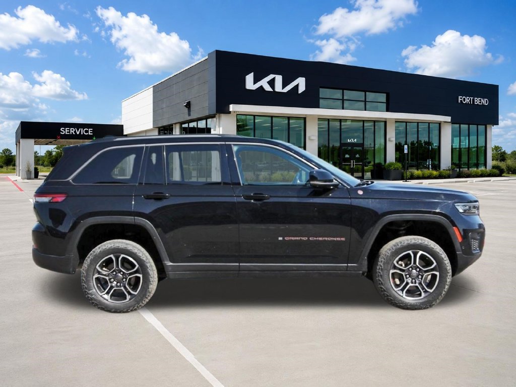 Used 2022 Jeep Grand Cherokee Trailhawk w/ ADV Protech Group II AWD/4WD image 4