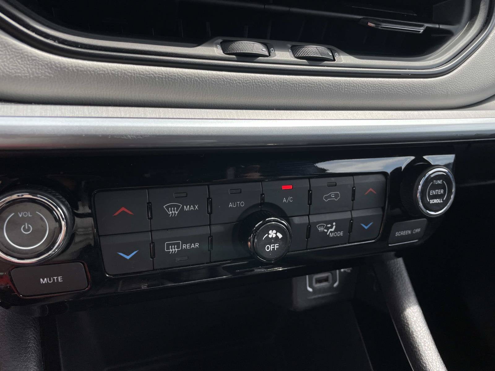 Used 2025 Jeep Compass Limited AWD/4WD image 20