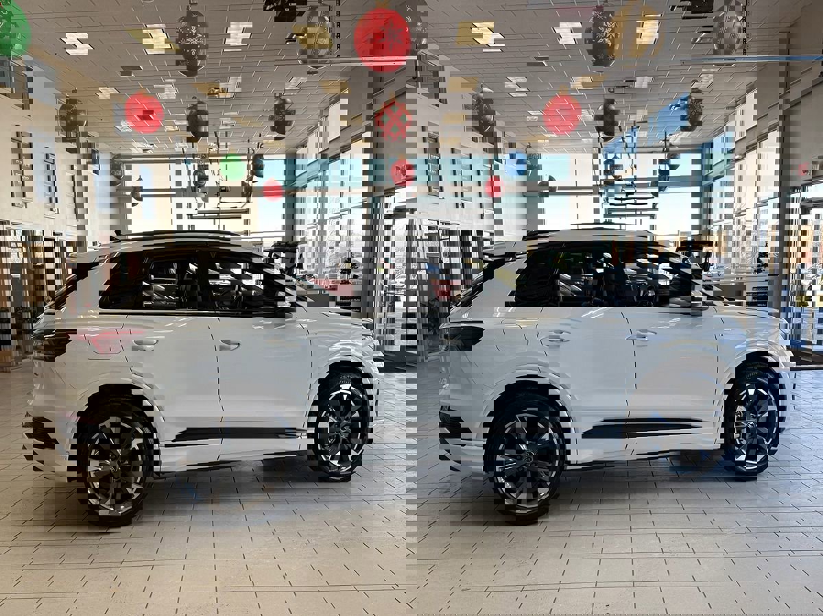 Used 2024 Audi Q4 e-tron Premium Plus w/ Premium Plus image 6