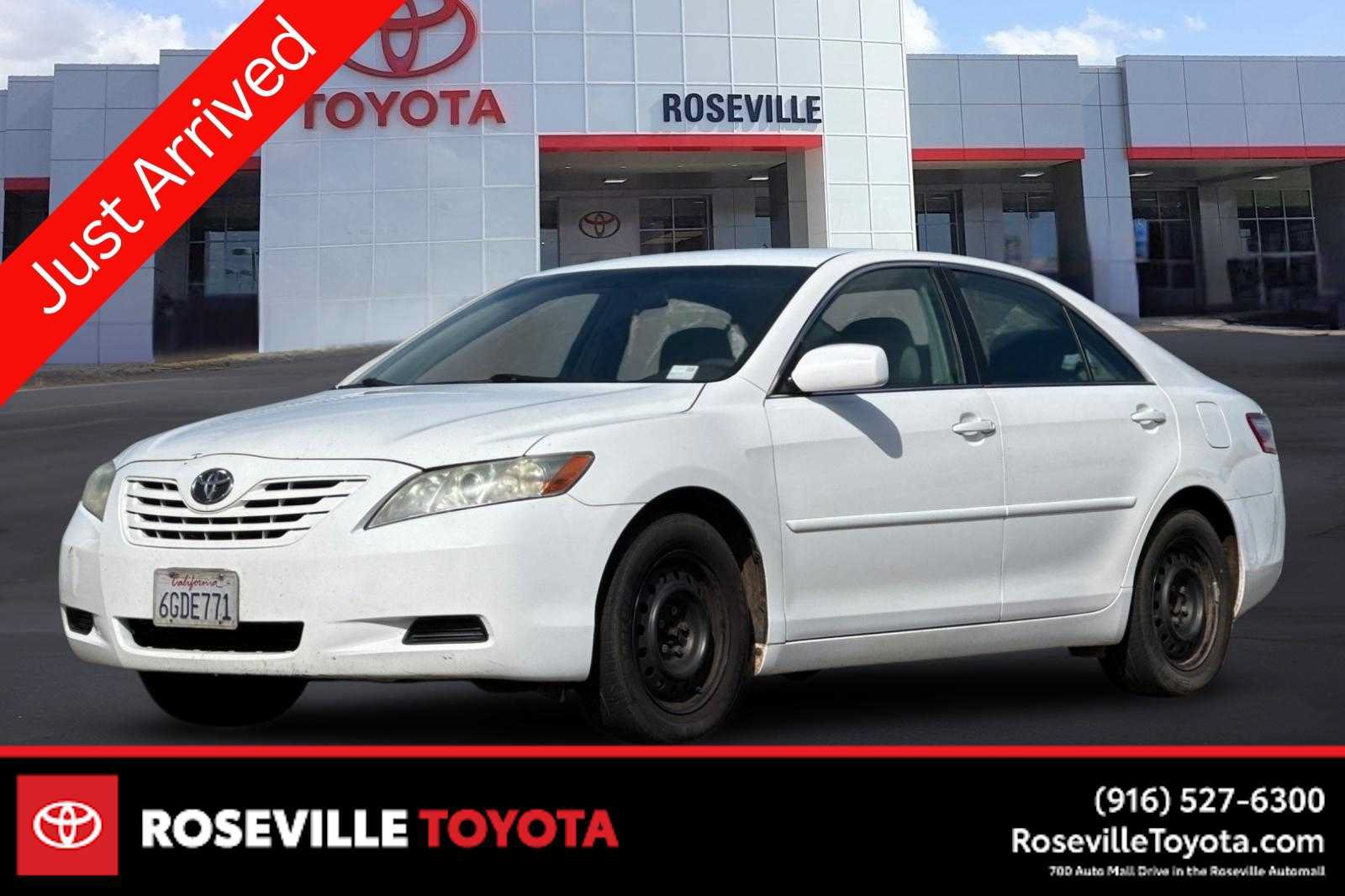 Used 2009 Toyota Camry LE FWD image 1