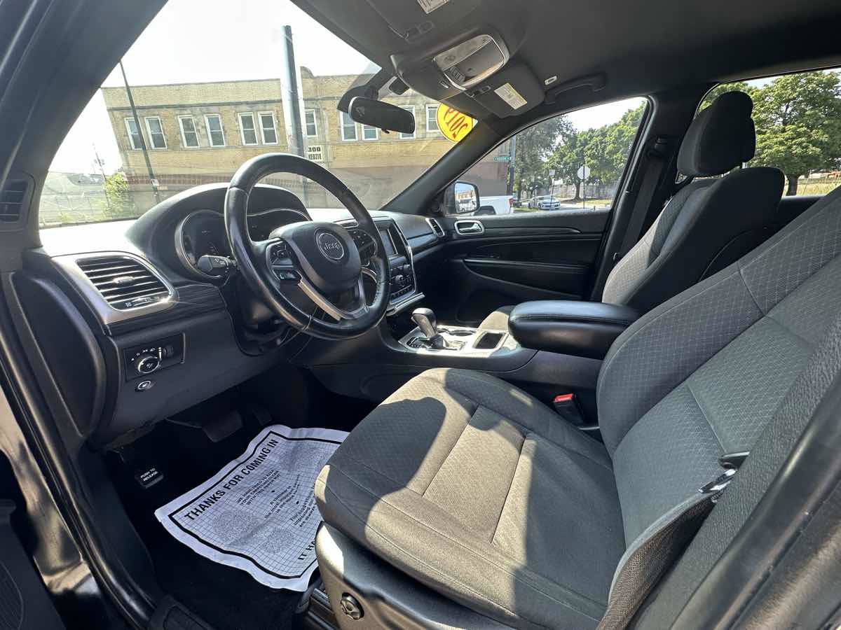 Used 2019 Jeep Grand Cherokee Laredo RWD image 10