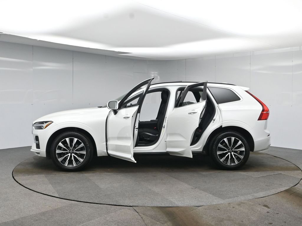 Used 2023 Volvo XC60 B5 Core image 45
