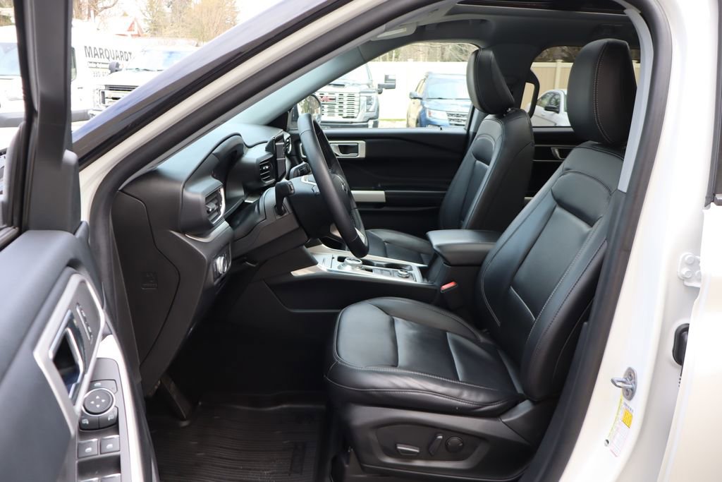 Used 2021 Ford Explorer XLT w/ Equipment Group 202A image 19