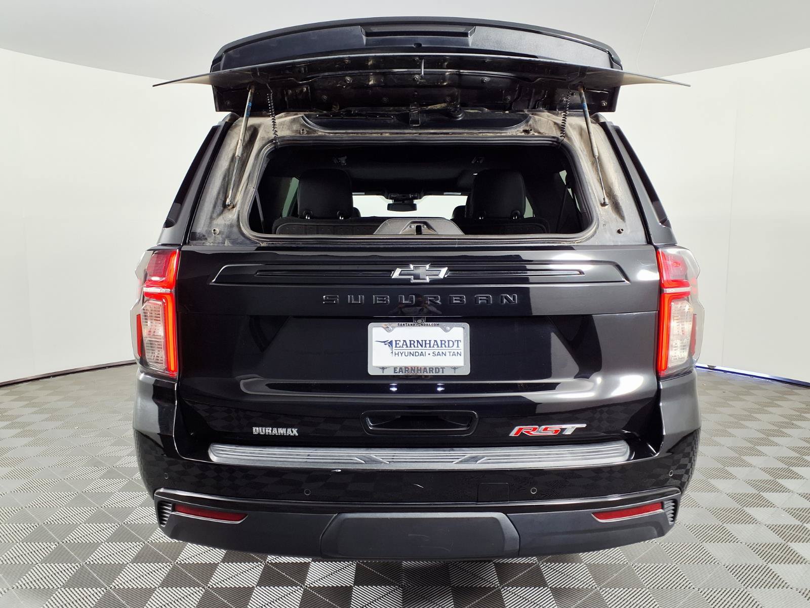 Used 2023 Chevrolet Suburban RST w/ Luxury Package AWD/4WD image 9
