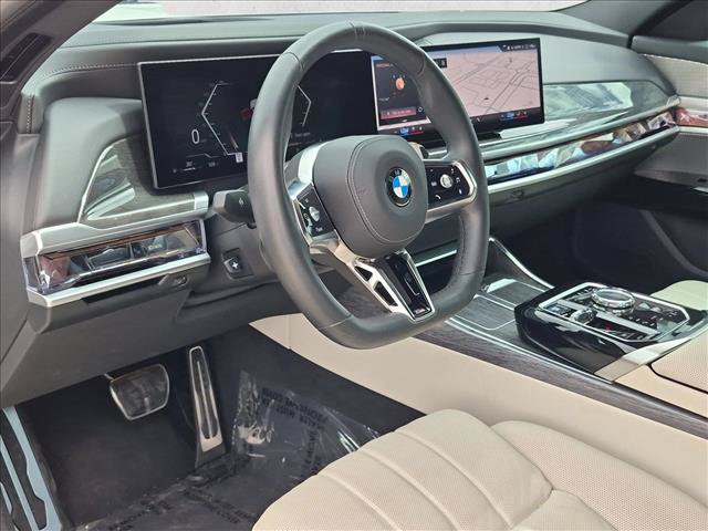 Used 2024 BMW 760i xDrive w/ Premium Package 2 AWD/4WD image 9