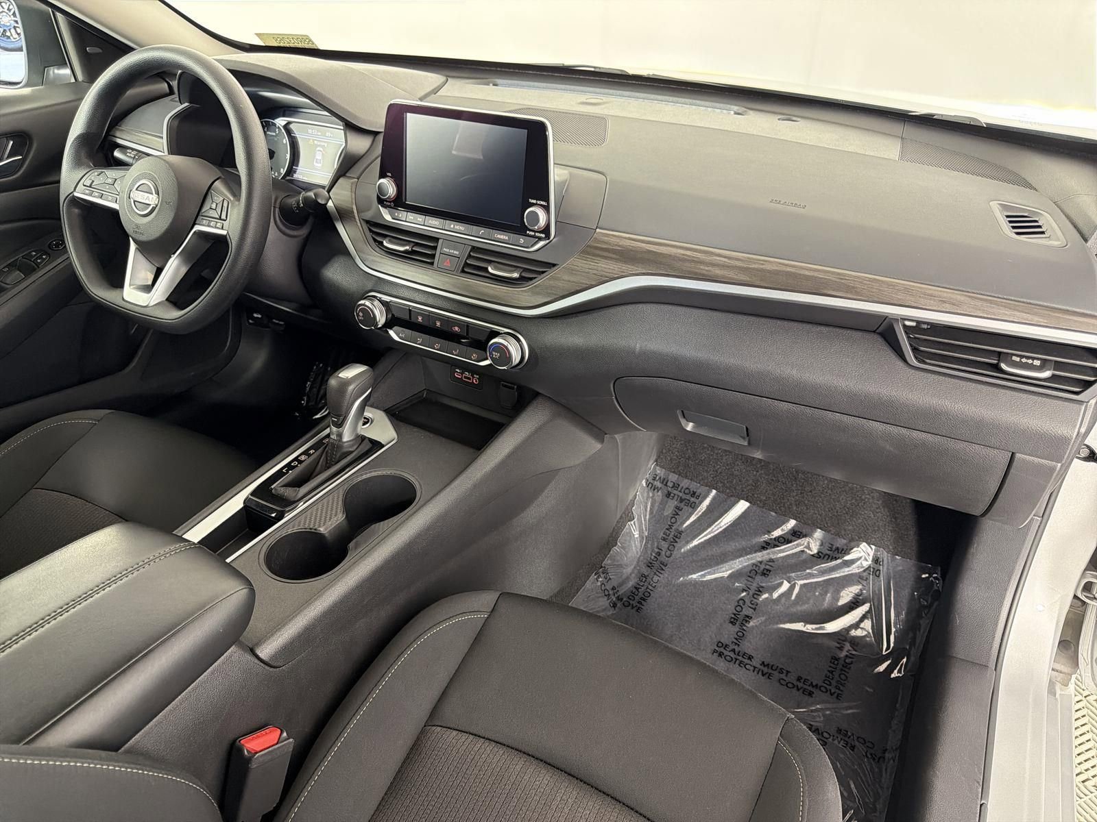 Used 2025 Nissan Altima 2.5 SV FWD image 31