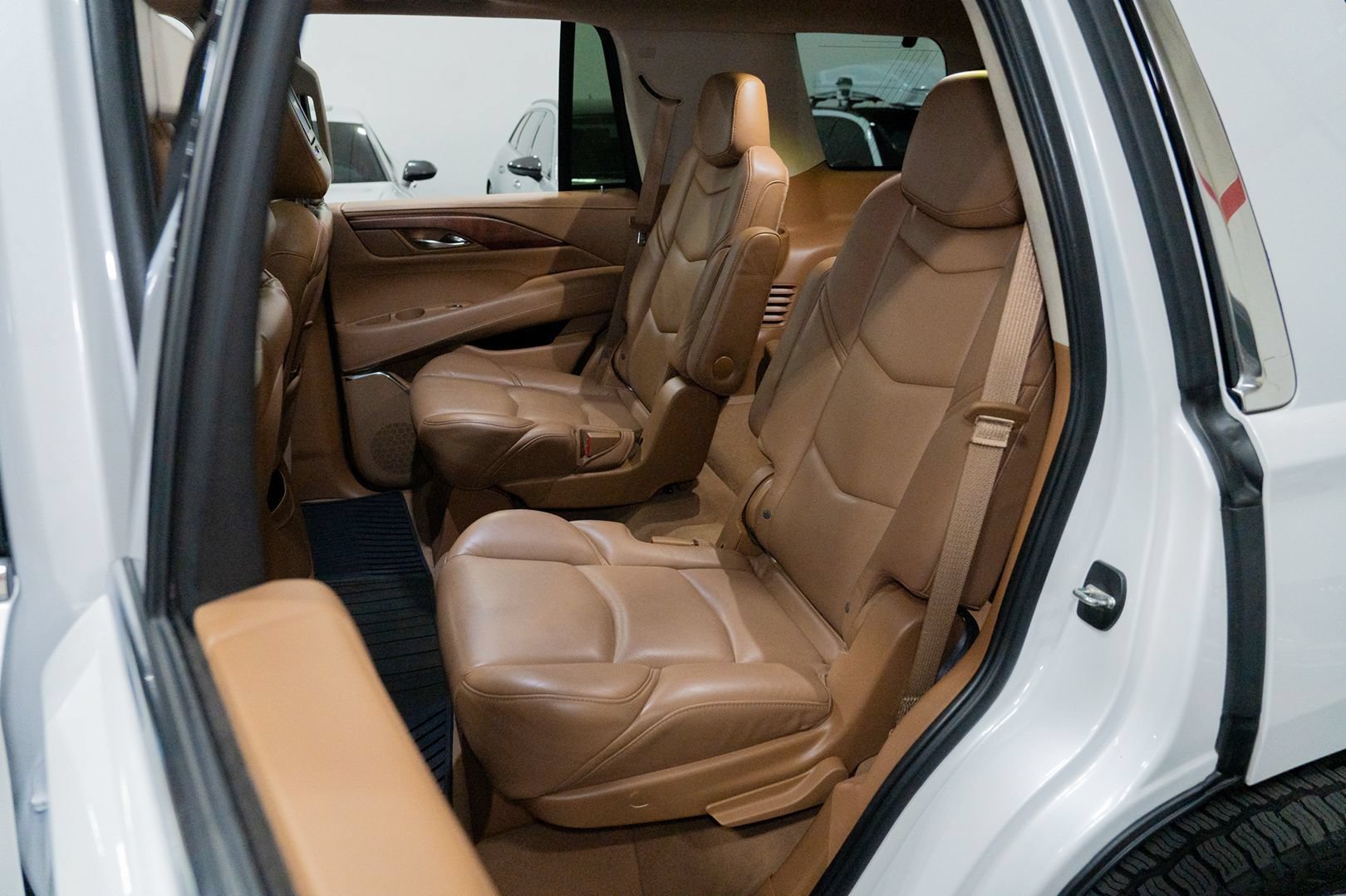 Used 2016 Cadillac Escalade Platinum AWD/4WD image 25