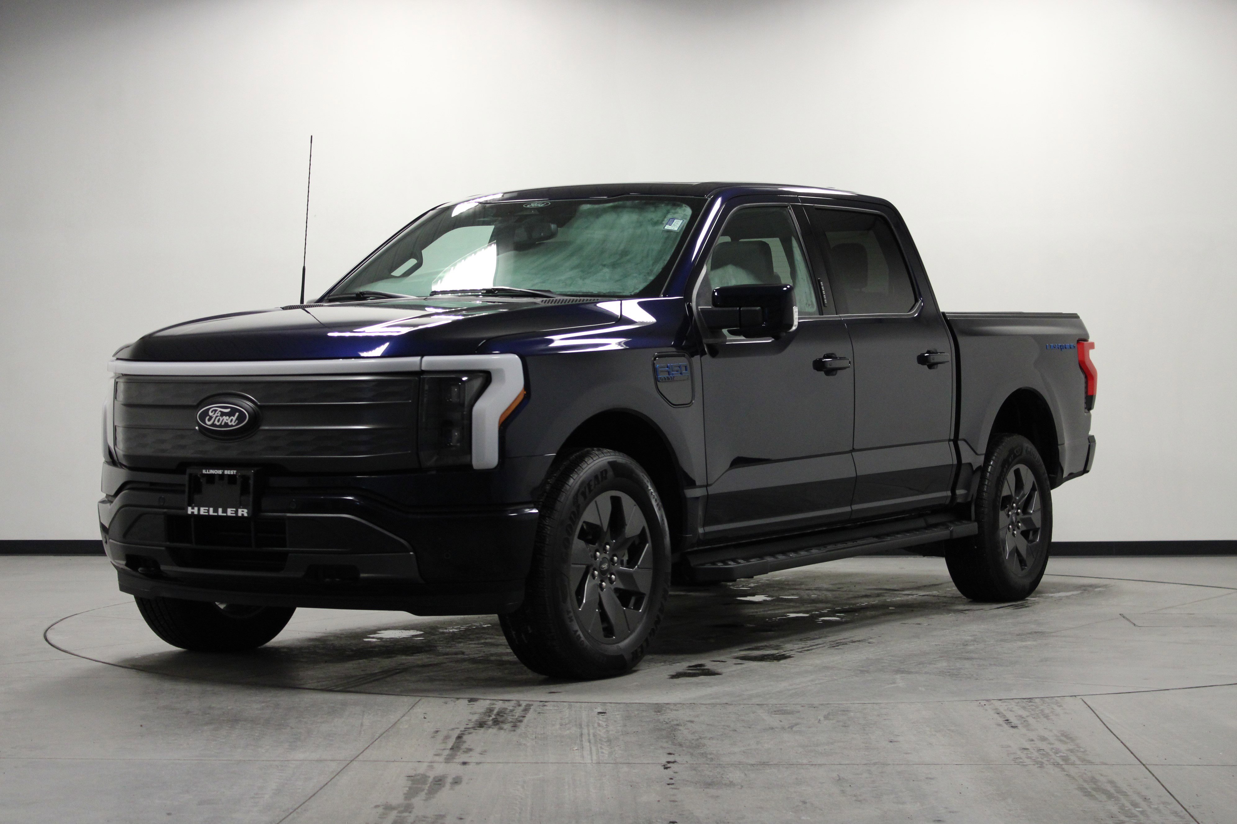 Used 2024 Ford F150 Lightning Lariat image 8