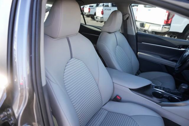 Used 2022 Toyota Camry SE image 19