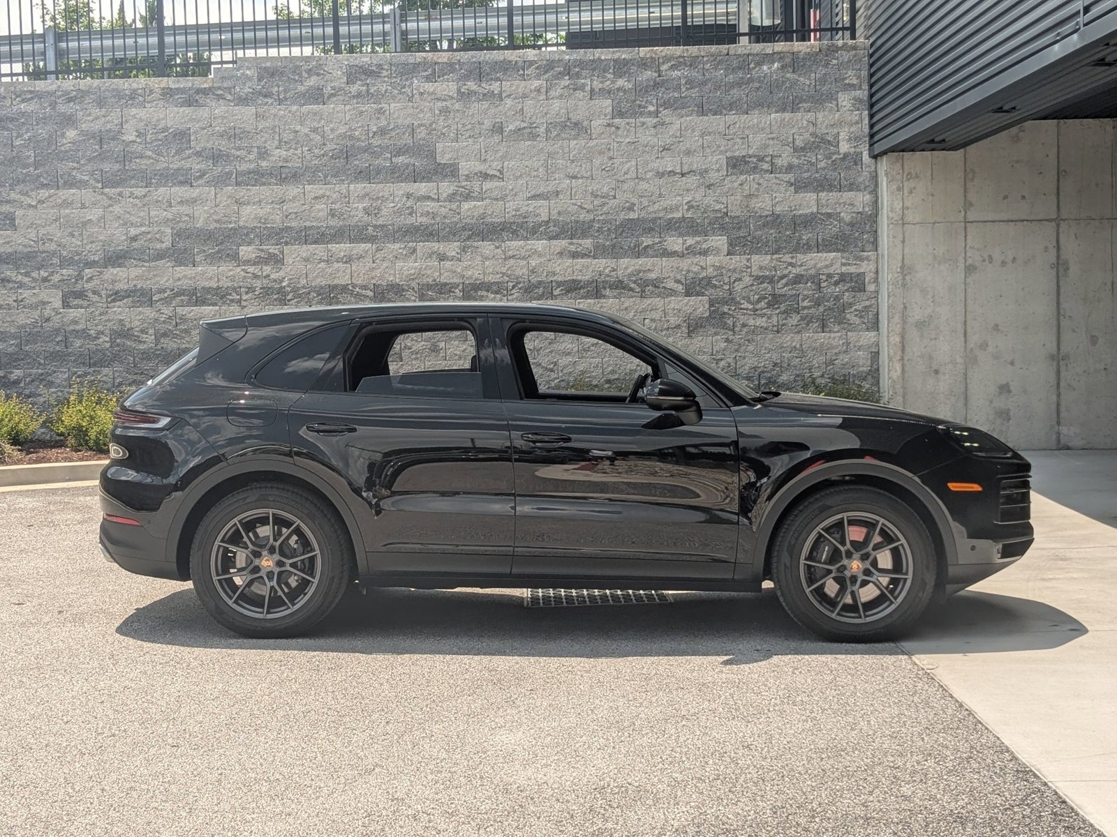 Certified 2025 Porsche Cayenne image 8