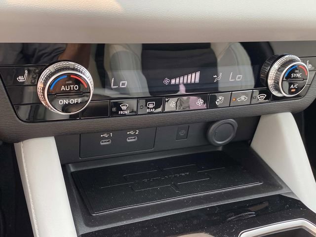 New 2025 Mitsubishi Outlander SE image 13