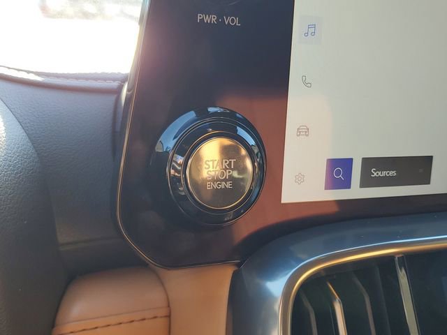 Used 2025 Lexus LX 600 4WD w/ Luxury Package image 23