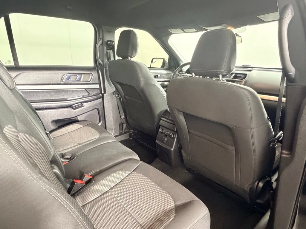 Used 2018 Ford Explorer XLT FWD image 31