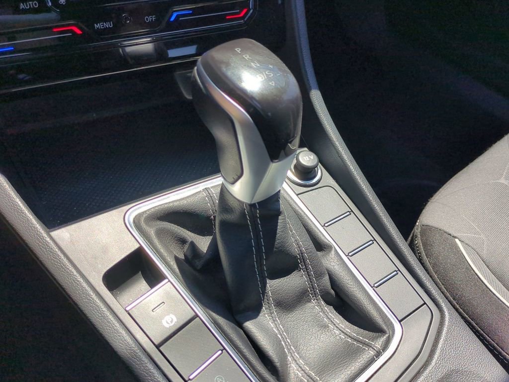 Used 2025 Volkswagen Jetta Sport FWD image 19