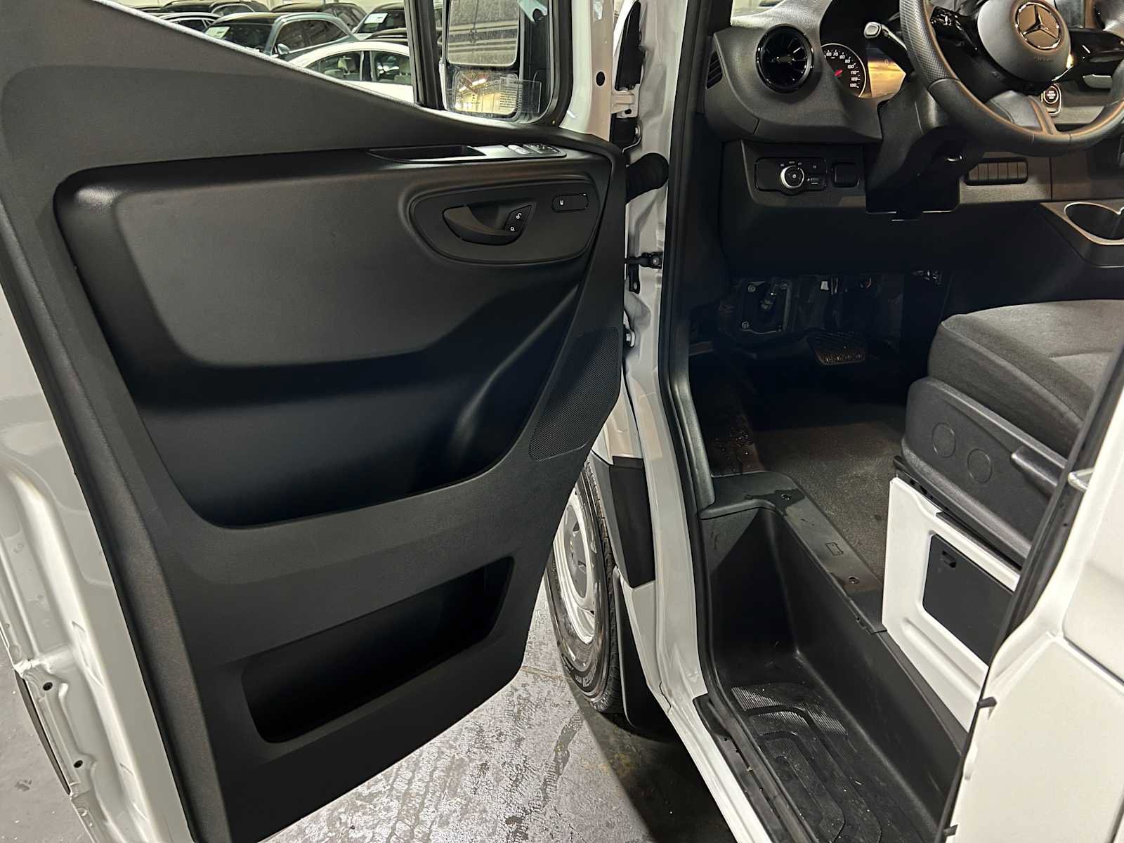 Used 2025 Mercedes-Benz Sprinter 2500 image 20