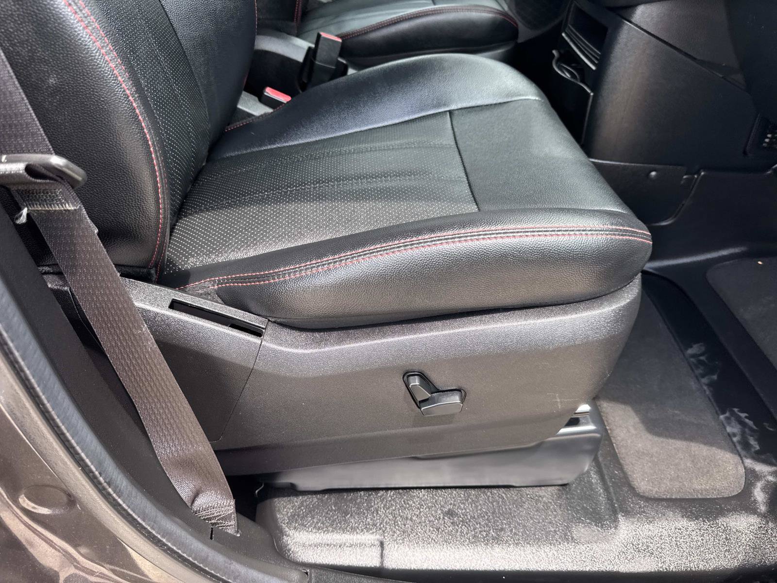 Used 2016 Dodge Grand Caravan R/T w/ Safety Sphere Group FWD image 14