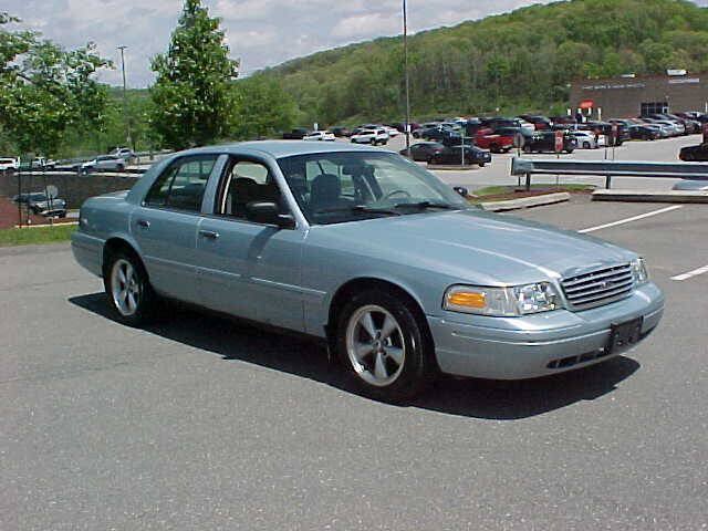 Used 2007 Ford Crown Victoria LX RWD image 2