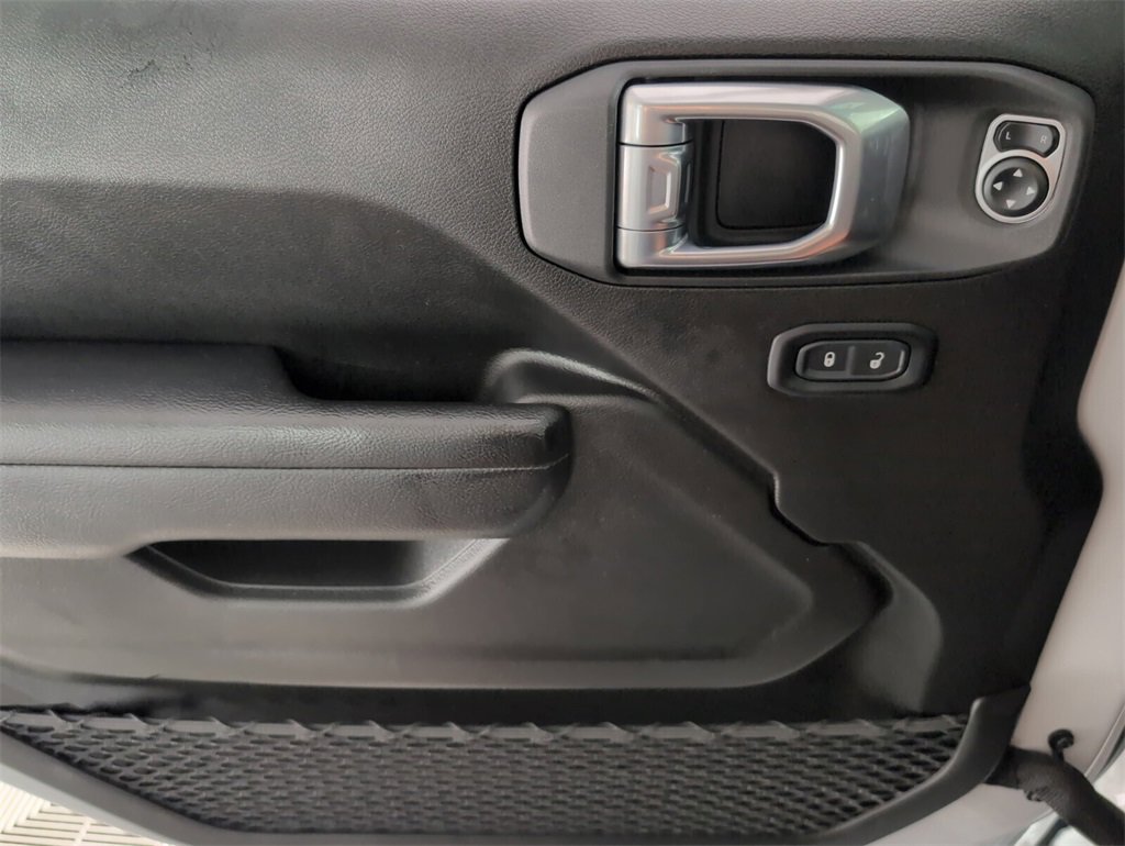 Certified 2024 Jeep Gladiator Mojave w/ Technology Group image 32