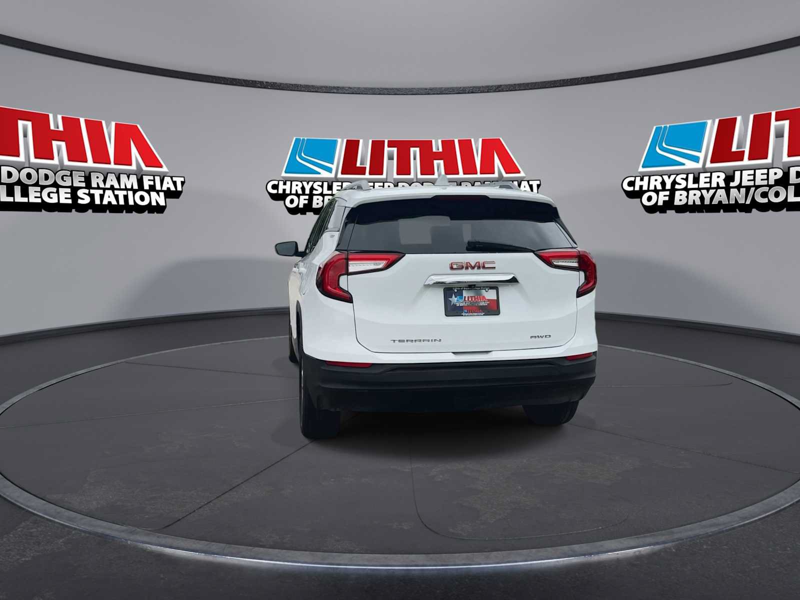 Used 2024 GMC Terrain SLT AWD/4WD image 7