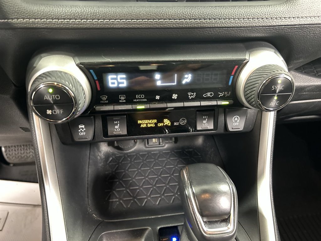 Used 2020 Toyota RAV4 XLE w/ Convenience Package AWD/4WD image 16