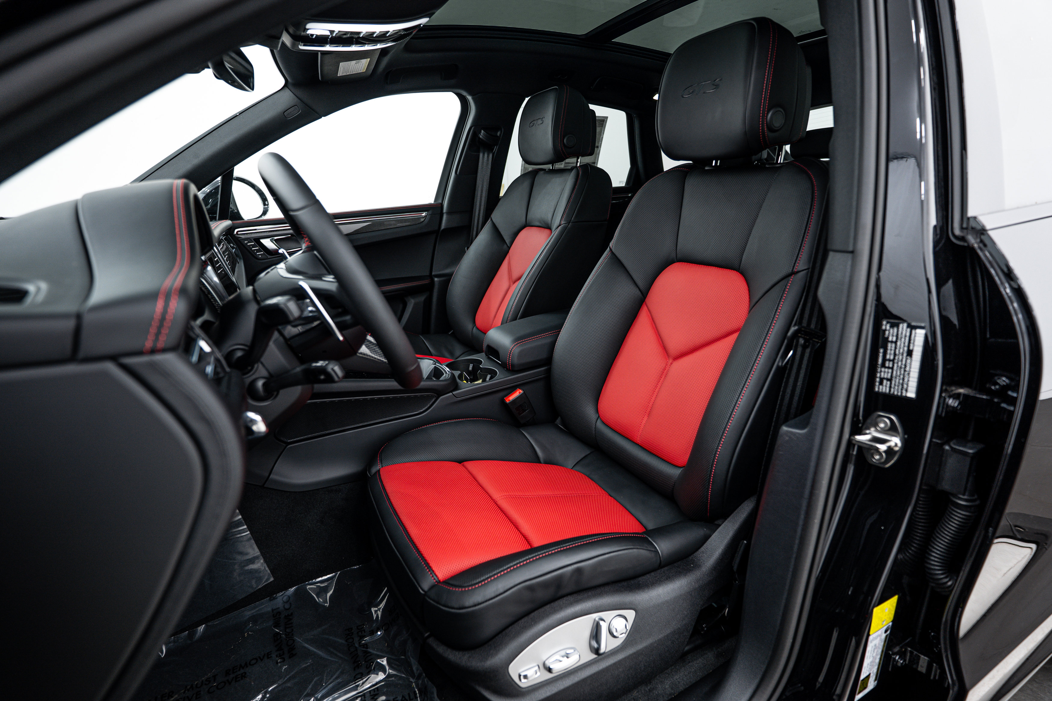 New 2026 Porsche Macan GTS image 5