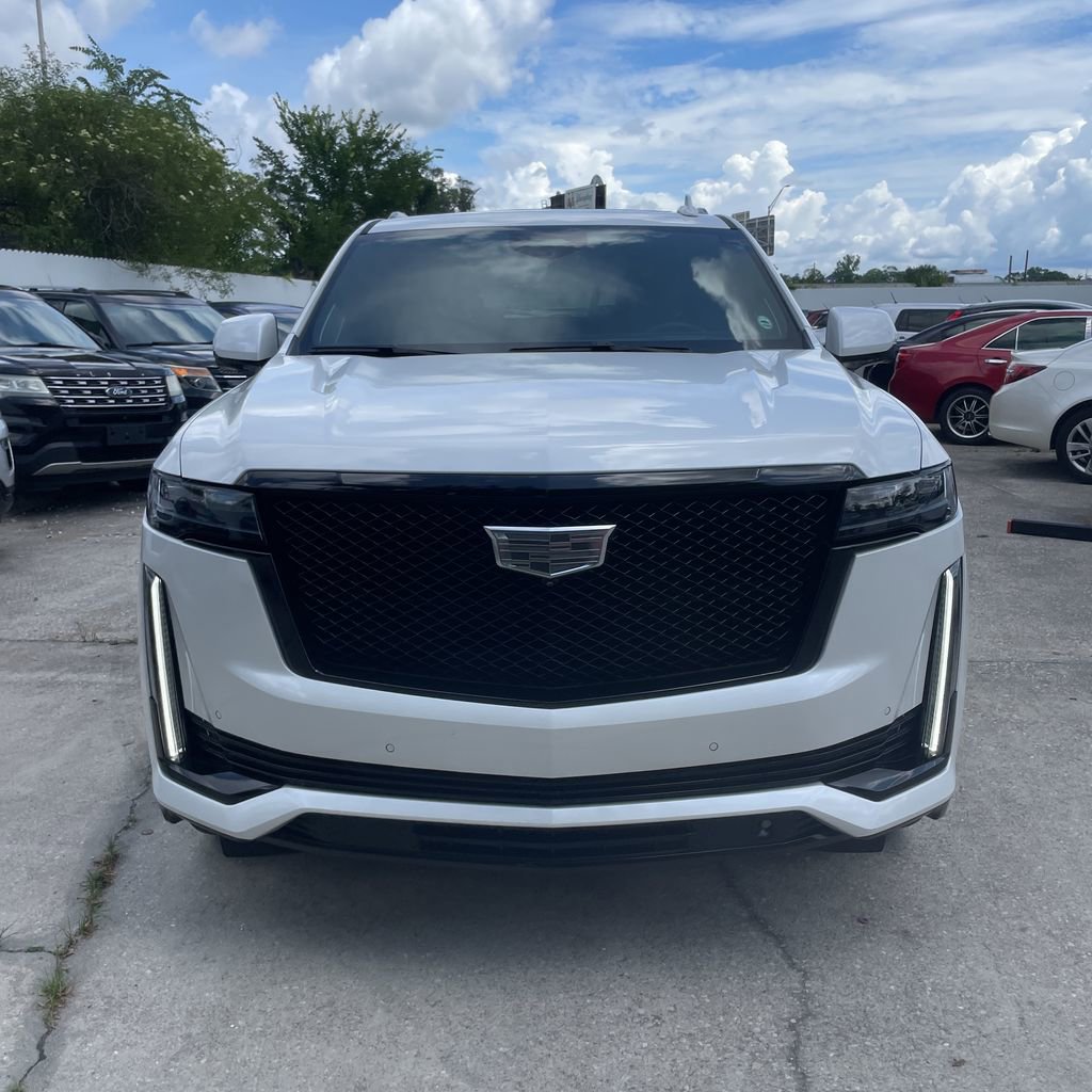 Used 2022 Cadillac Escalade ESV Sport Platinum w/ Heavy-Duty Trailer Package AWD/4WD image 2