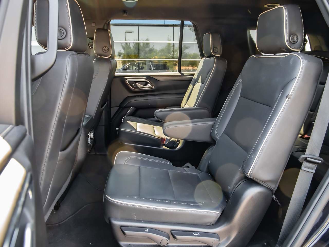 Used 2023 GMC Yukon SLT w/ SLT Luxury Package image 11