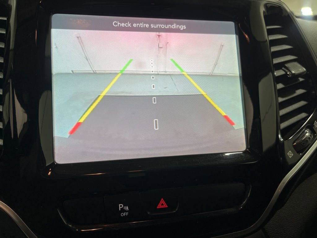 Used 2019 Jeep Cherokee Limited image 23