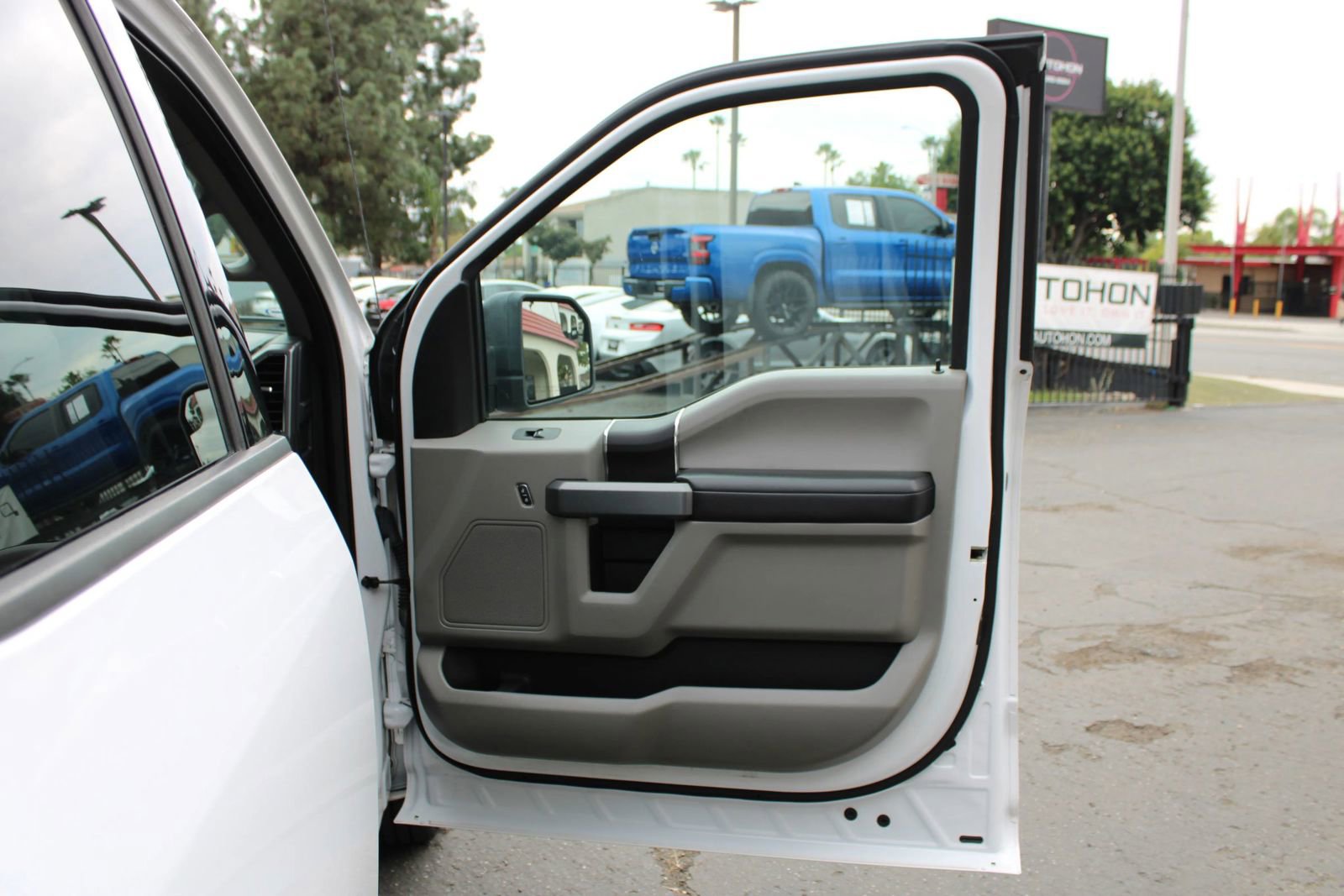 Used 2018 Ford F150 XLT image 2