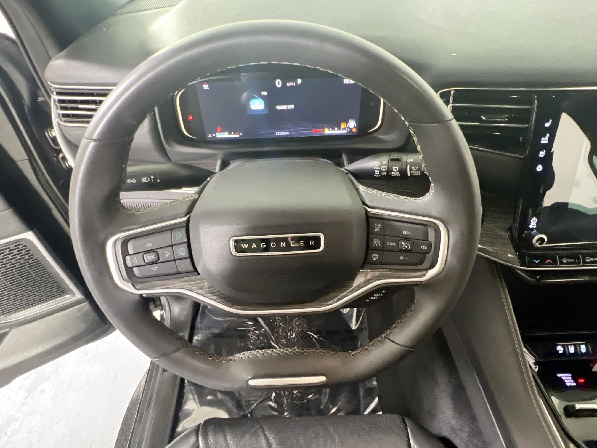 Used 2022 Jeep Wagoneer Series II w/ Flexible Seating Group image 11