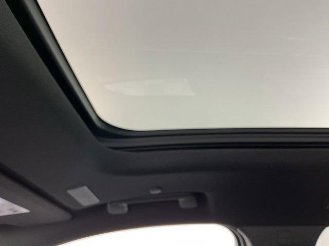 Used 2025 Chevrolet Traverse RS image 23