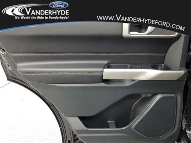 Used 2023 Ford Explorer XLT w/ Equipment Group 202A image 10