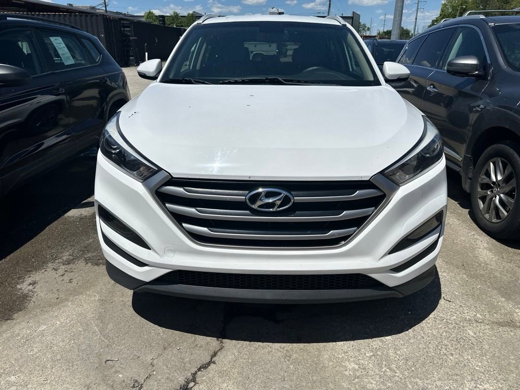 Used 2017 Hyundai Tucson SE Plus AWD/4WD image 2