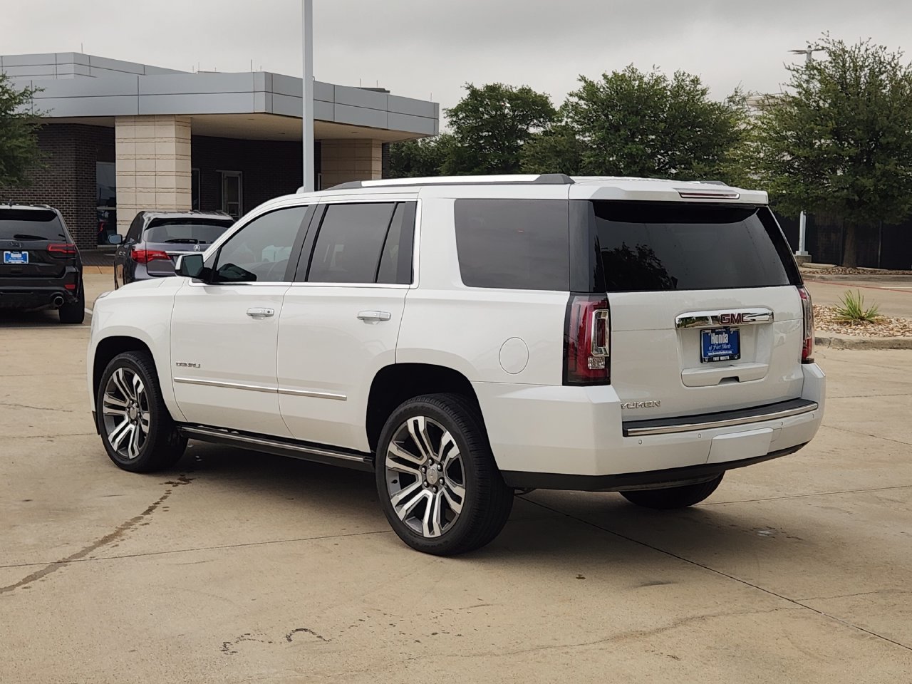 Used 2017 GMC Yukon Denali w/ Open Road Package AWD/4WD image 7