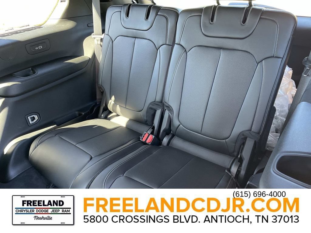 New 2025 Jeep Grand Cherokee L Limited w/ Luxury Tech Group II AWD/4WD image 19