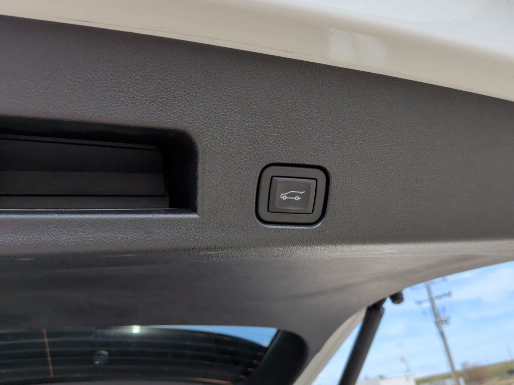 Used 2025 Chevrolet Traverse LT w/ Driver Confidence Package image 43