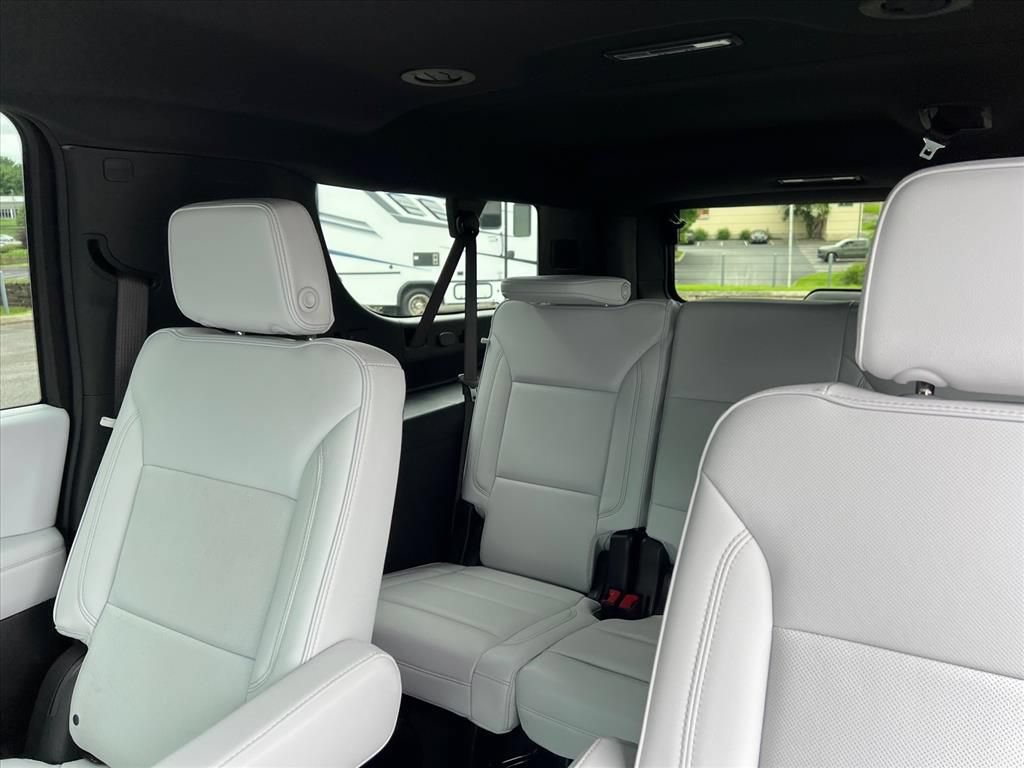Used 2026 Chevrolet Suburban Premier AWD/4WD image 13