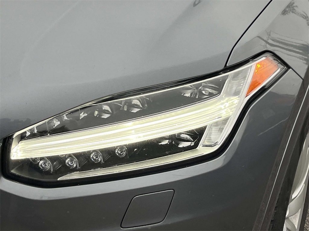 Used 2016 Volvo XC90 T6 Momentum w/ Momentum Plus Package image 9