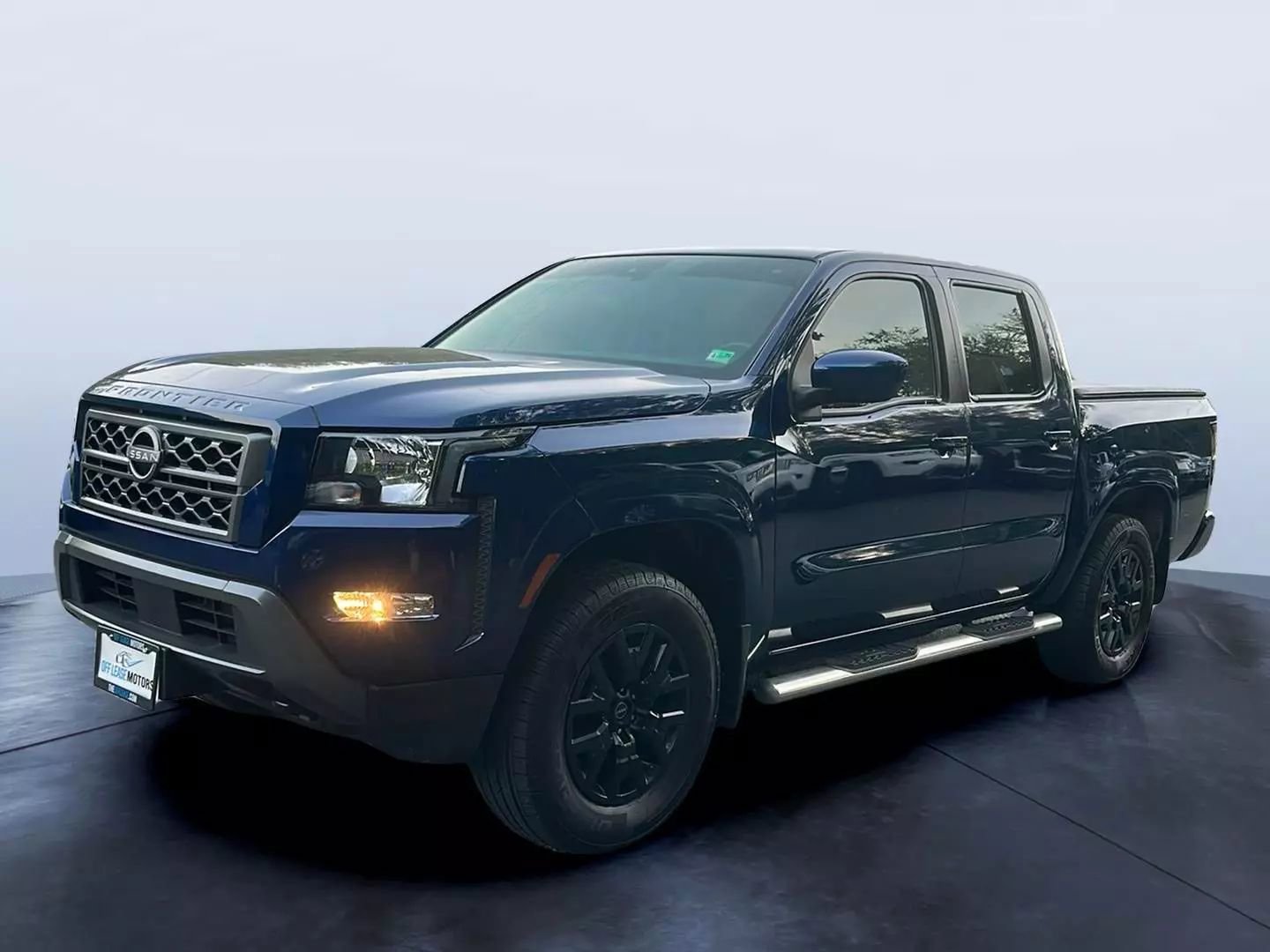 Used 2022 Nissan Frontier SV image 1