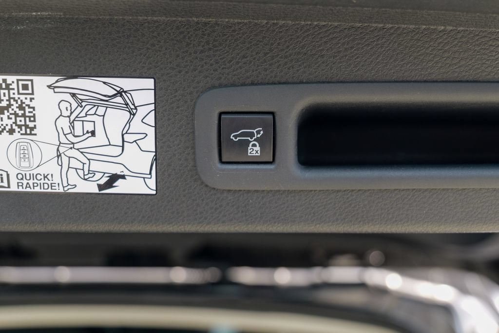Used 2024 Toyota Sienna XLE w/ XLE Plus Package FWD image 59