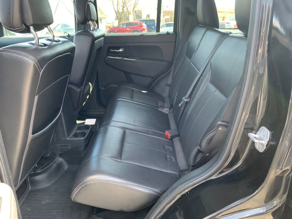 Used 2012 Jeep Liberty Sport image 23