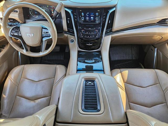 Used 2018 Cadillac Escalade ESV Platinum AWD/4WD image 17