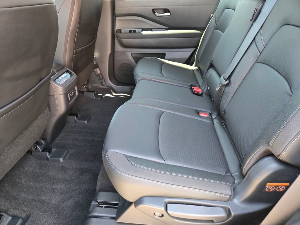 New 2026 Nissan Pathfinder SL FWD image 12