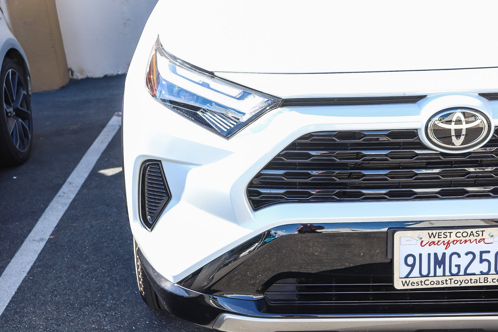 Used 2025 Toyota RAV4 SE image 7