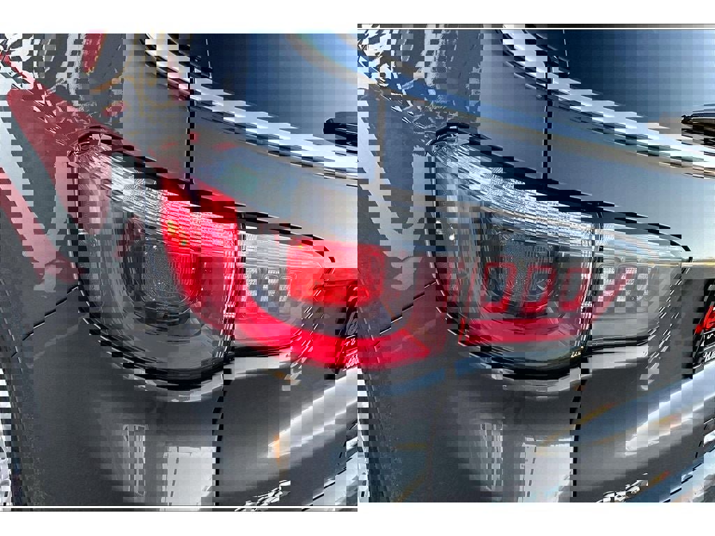 Used 2024 Jeep Compass Latitude image 33